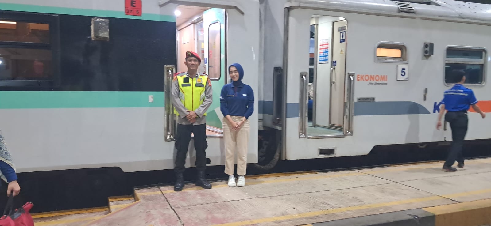 Pelayanan Penumpang KAI di Stasiun Pagaden Berjalan Lancar, Belum Terjadi Lonjakan Signifikan