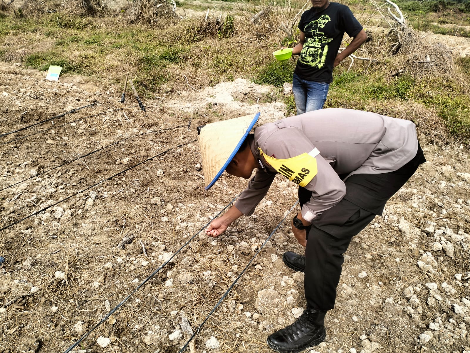 Polsek Kota Kisaran Gelar Penanaman Jagung Lanjutan untuk Dukung Ketahanan Pangan Di Desa Rawang Pasar V