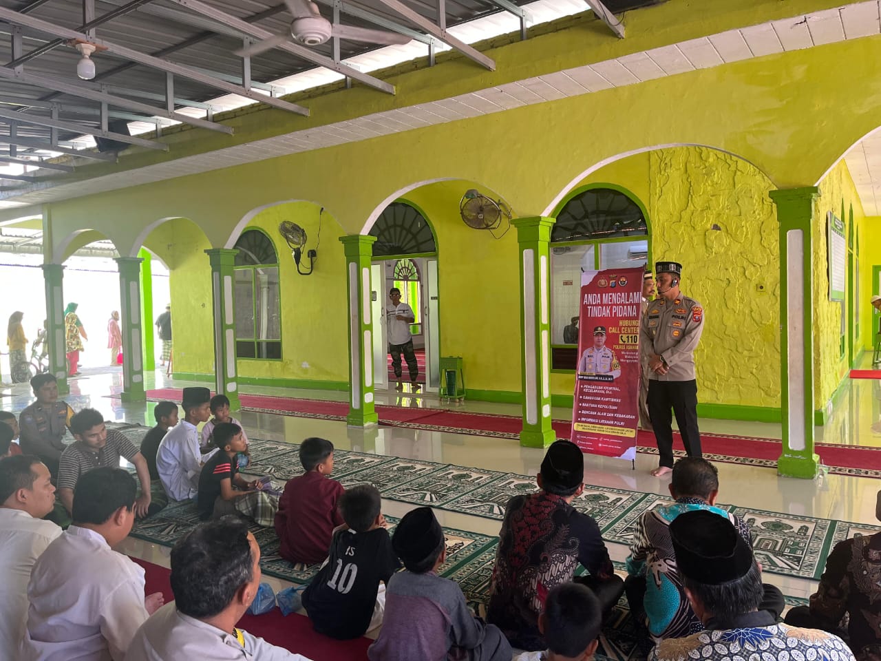 Kapolsek Kota Kisaran Gelar Jumat Curhat di Masjid At Taqwa, Berikan Pelayanan dan Himbauan Kamtibmas