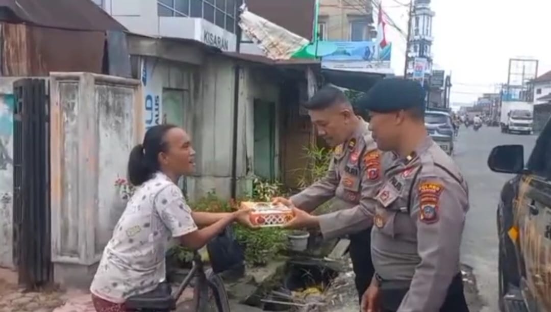 Polres Asahan Gelar Patroli dan Jumat Berkah, Sambangi Warga Kurang Mampu